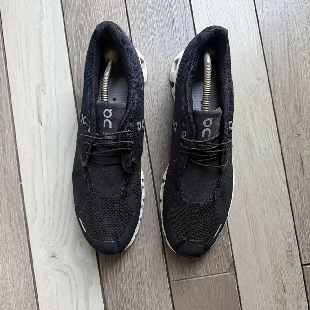 On Cloud 5 Running Shoes Men’s Size 12 Black White